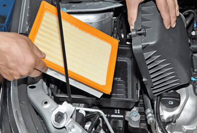Замена фильтра двигателя на СТО