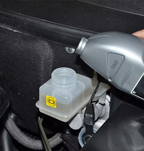 Замена тормозной жидкости