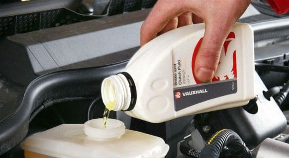 Замена тормозной жидкости