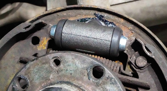 Замена тормозных цилиндров