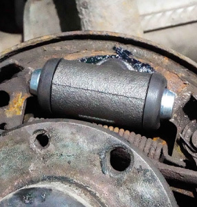 Замена тормозных цилиндров