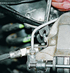 Замена тормозных шлангов и трубок